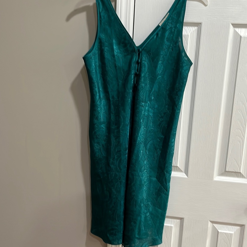Emerald green short down